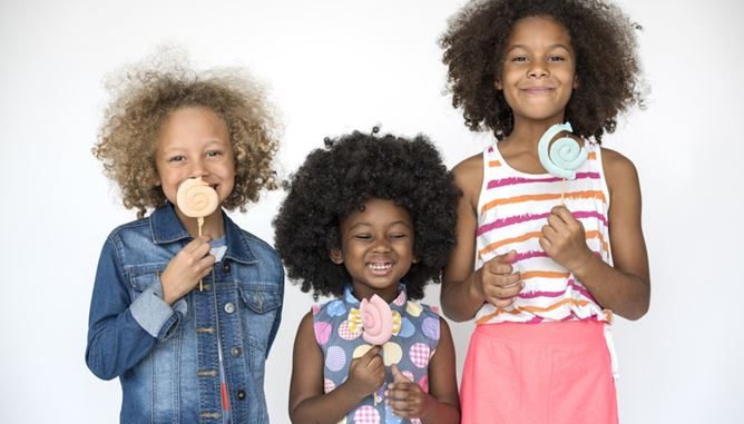 Kopfläuse Afro Haar Kinder